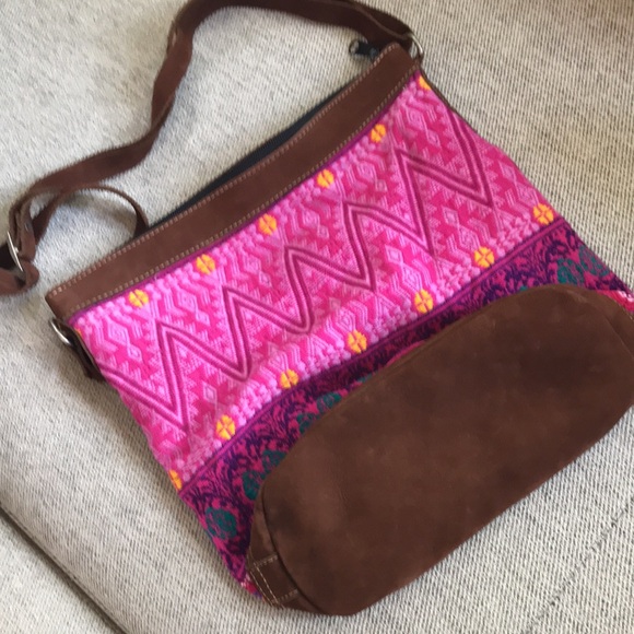 Arloom Guatemalan Woven Cotton and Leather Handbag - Picture 3 of 4